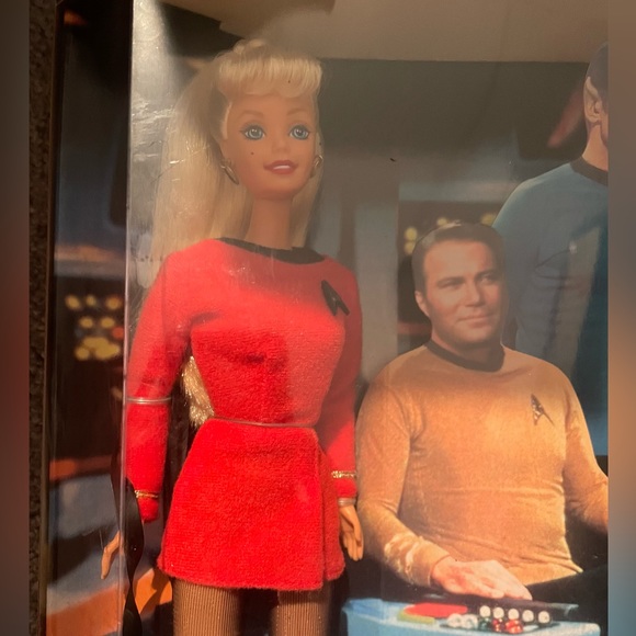Star Trek Barbie and Ken - Picture 2 of 5